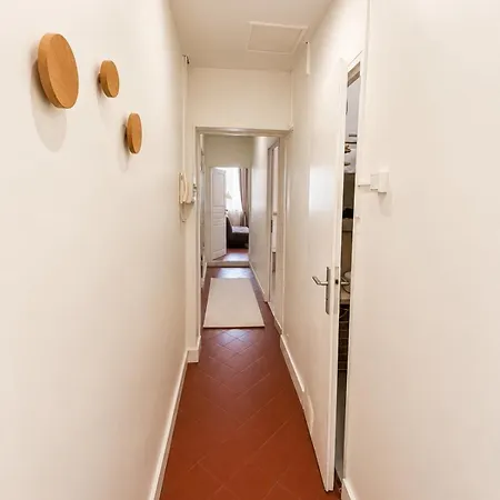 Apartamento Charming 1-bedroom With Terrace In The Heart Of
