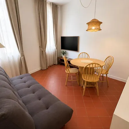 Charming 1-bedroom With Terrace In The Heart Of