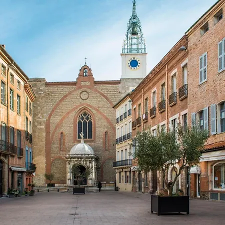 Apartman Charming 1-bedroom With Terrace In The Heart Of Perpignan