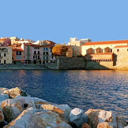 Charming 1-bedroom With Terrace In The Heart Of